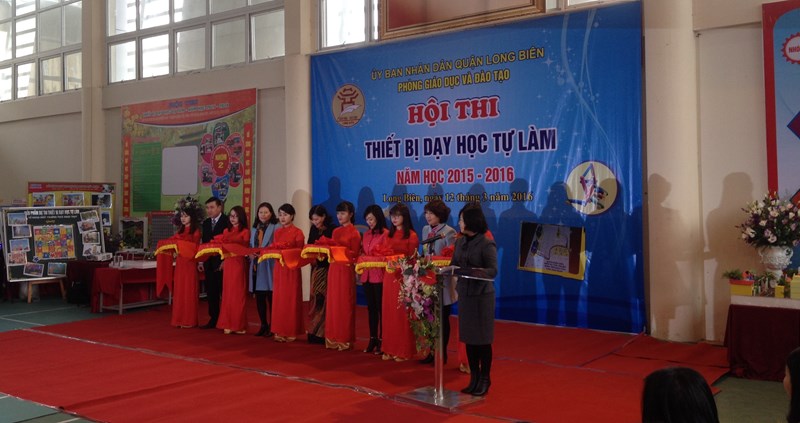 Tưng bừng Hội thi đồ dùng dạy học tự làm Quận Long Biên